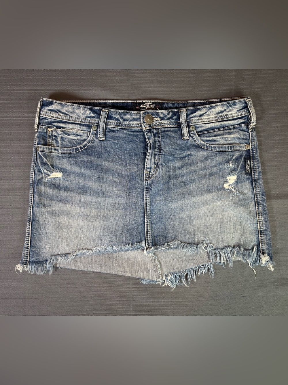 Silver Jeans Francy Mini Skirt Women’s 6 Distressed Denim Raw Hem Blue